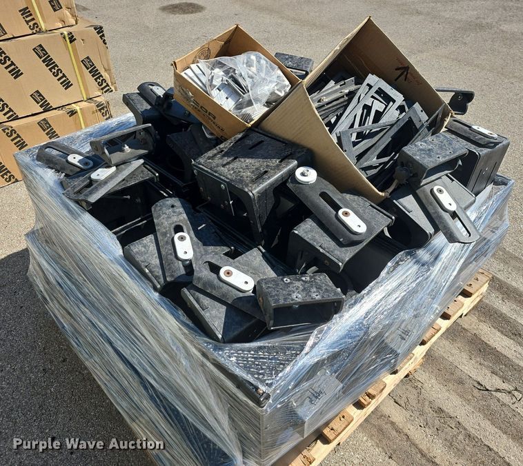 image for item EK6480 Approximately 30 automotive mounts