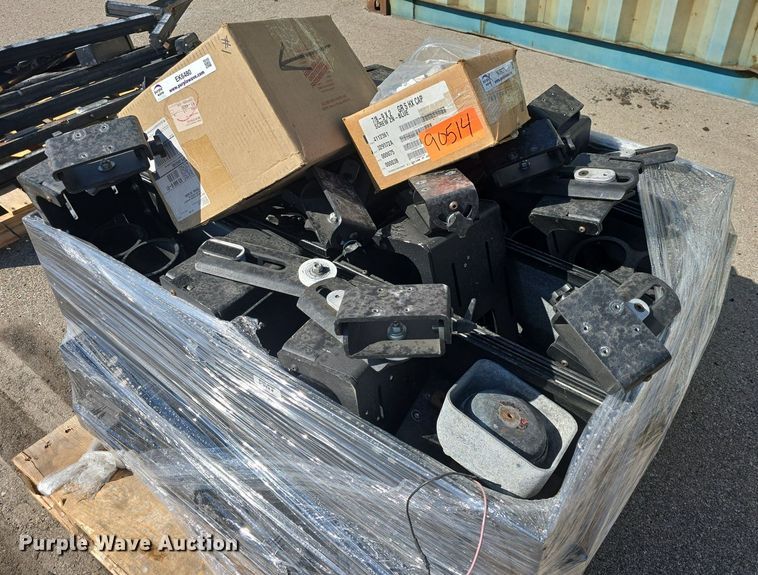 image for item EK6480 Approximately 30 automotive mounts