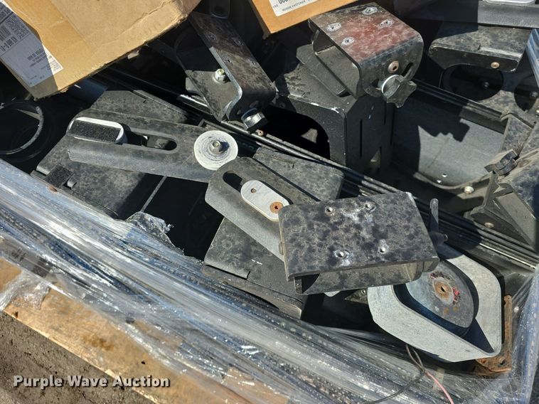 image for item EK6480 Approximately 30 automotive mounts