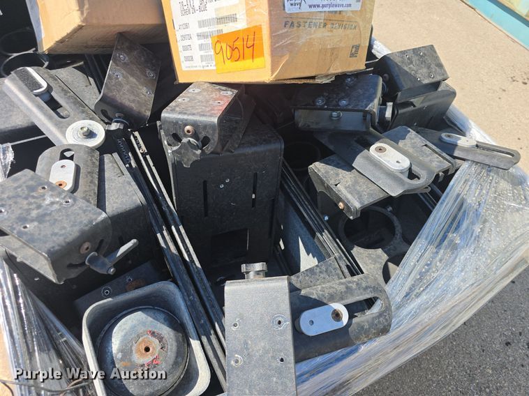 image for item EK6480 Approximately 30 automotive mounts