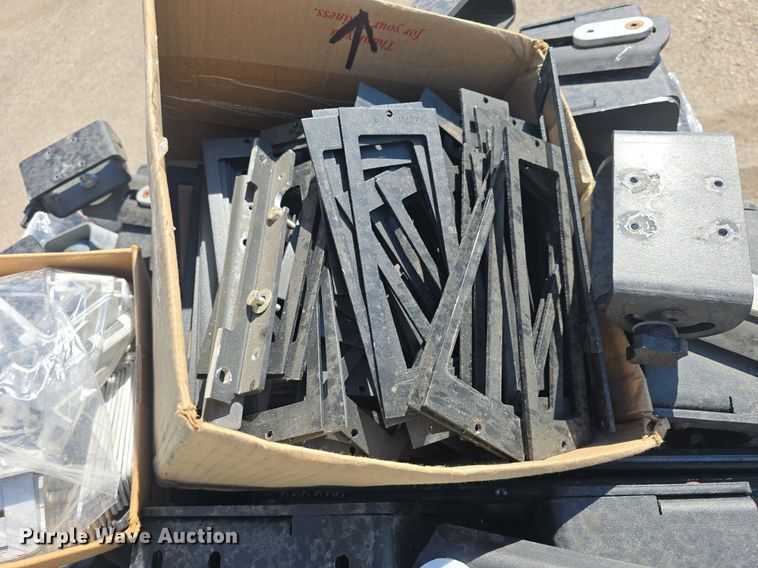 image for item EK6480 Approximately 30 automotive mounts