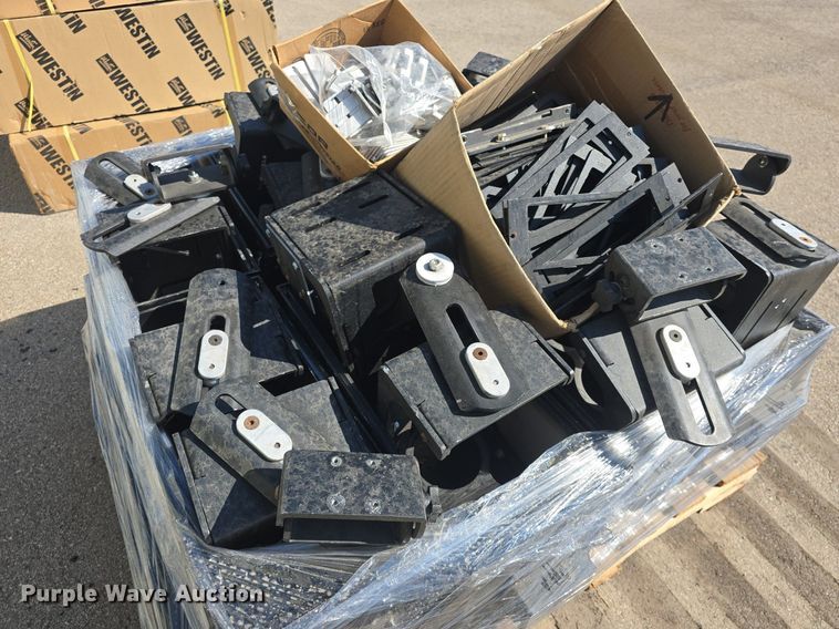 image for item EK6480 Approximately 30 automotive mounts