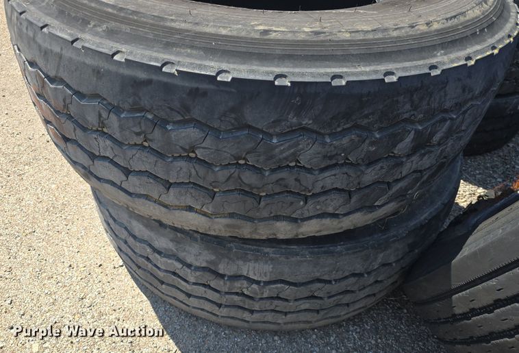 image for item EK6491 (2) Bridgestone 425/65R22.5 tires