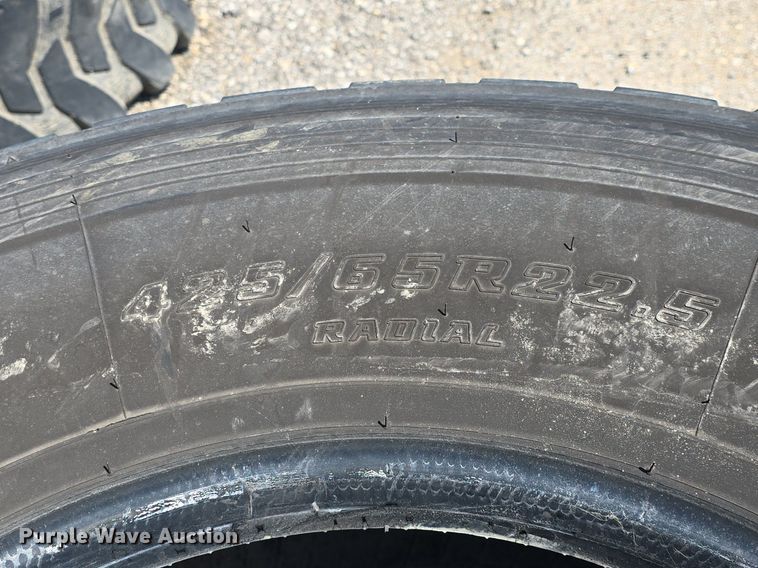 image for item EK6491 (2) Bridgestone 425/65R22.5 tires