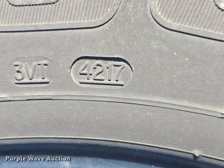 image for item EK6491 (2) Bridgestone 425/65R22.5 tires