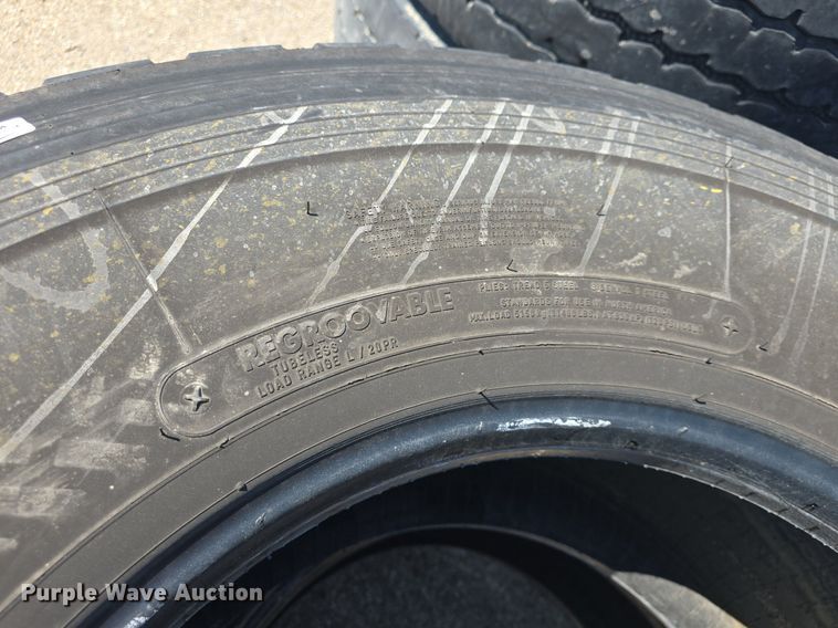 image for item EK6491 (2) Bridgestone 425/65R22.5 tires