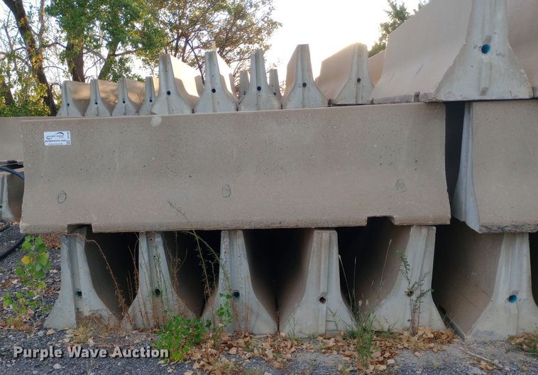 image for item ZA0505 (8) concrete barriers