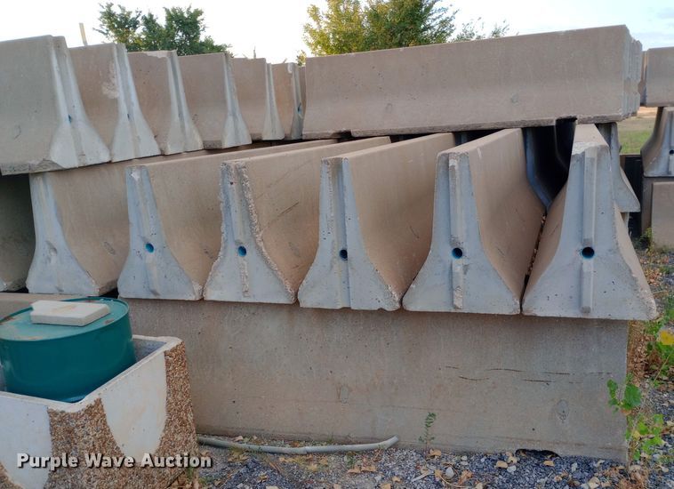 image for item ZA0506 (8) concrete barriers
