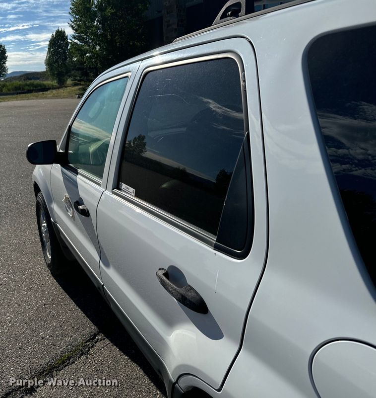 image for item EG9838 2004 Ford Escape XLT SUV