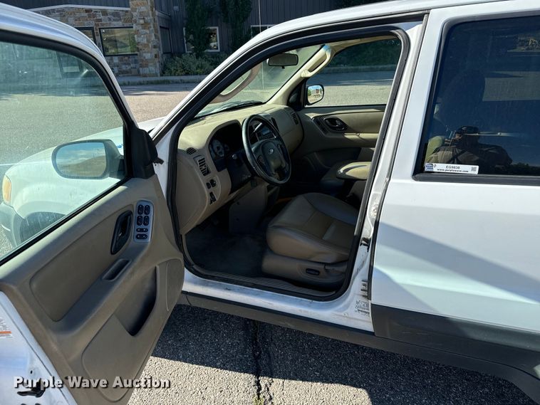 image for item EG9838 2004 Ford Escape XLT SUV