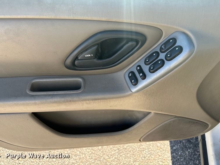 image for item EG9838 2004 Ford Escape XLT SUV