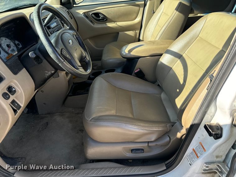 image for item EG9838 2004 Ford Escape XLT SUV