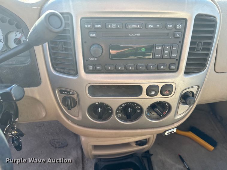 image for item EG9838 2004 Ford Escape XLT SUV