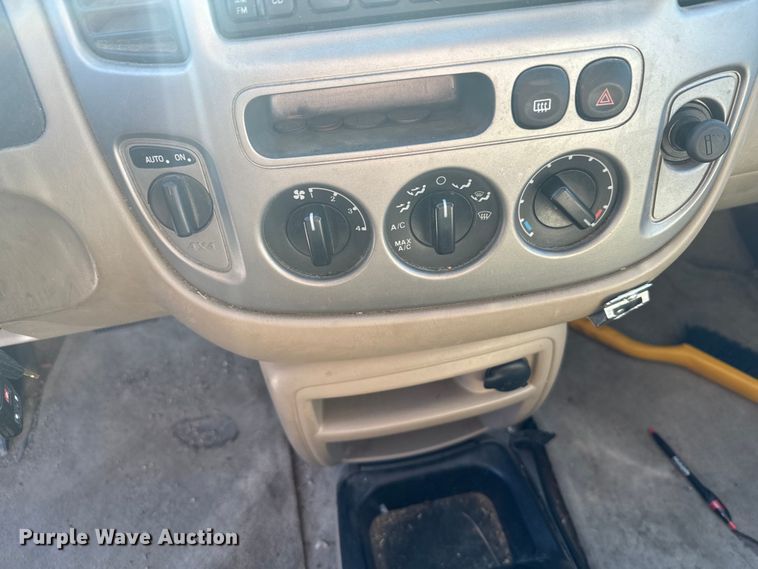 image for item EG9838 2004 Ford Escape XLT SUV