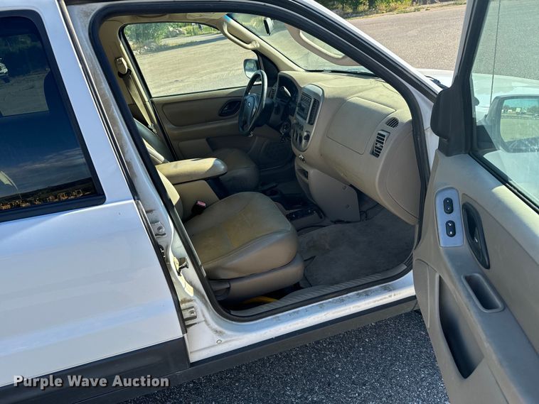 image for item EG9838 2004 Ford Escape XLT SUV