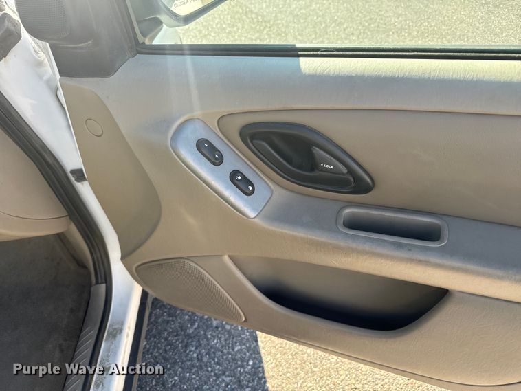 image for item EG9838 2004 Ford Escape XLT SUV