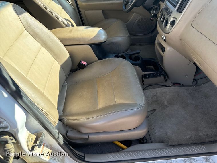 image for item EG9838 2004 Ford Escape XLT SUV