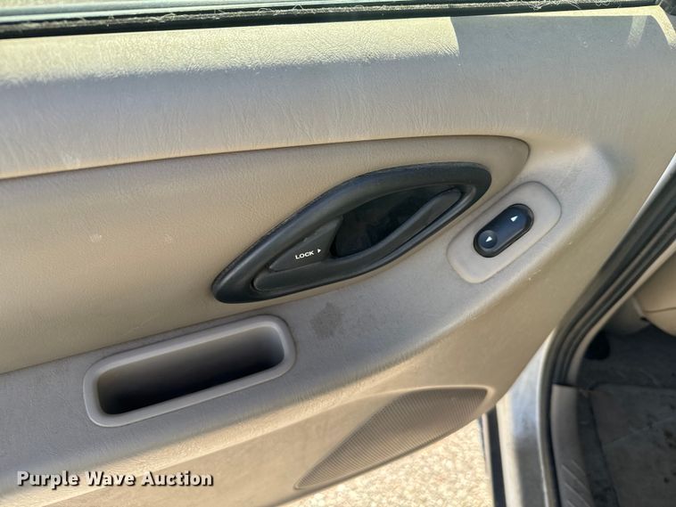 image for item EG9838 2004 Ford Escape XLT SUV