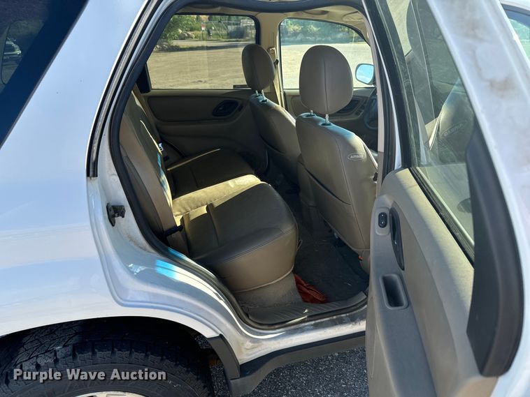 image for item EG9838 2004 Ford Escape XLT SUV