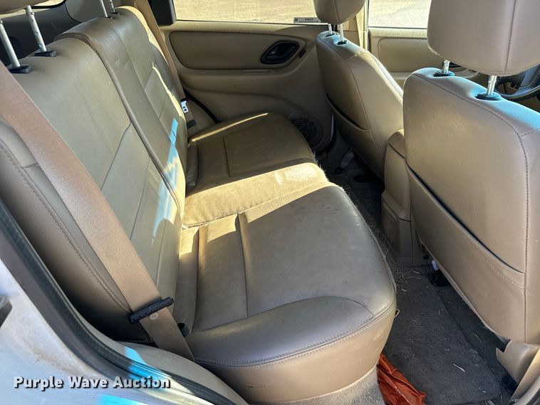 image for item EG9838 2004 Ford Escape XLT SUV