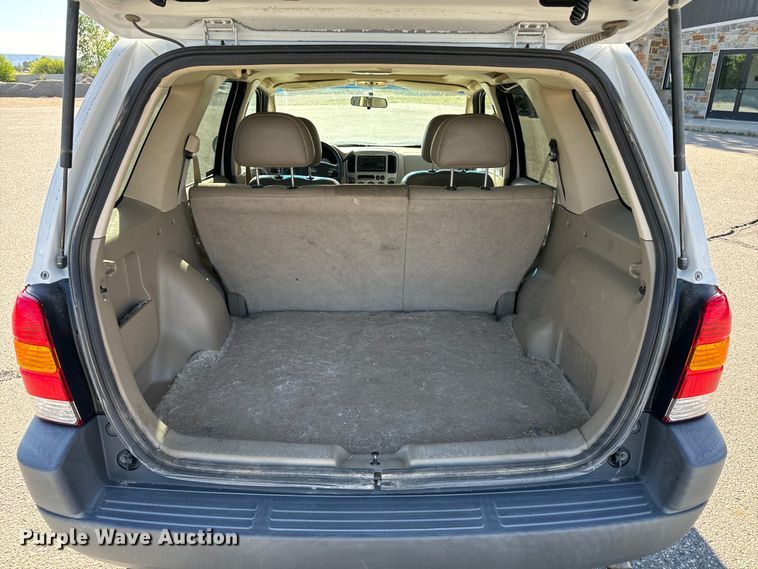 image for item EG9838 2004 Ford Escape XLT SUV