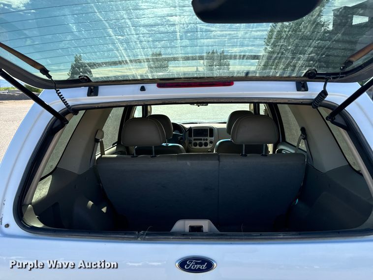 image for item EG9838 2004 Ford Escape XLT SUV