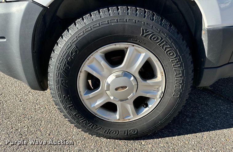 image for item EG9838 2004 Ford Escape XLT SUV