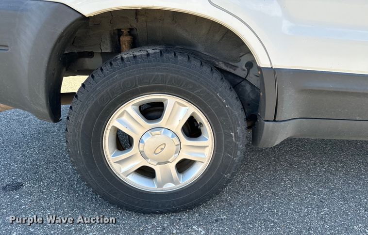 image for item EG9838 2004 Ford Escape XLT SUV