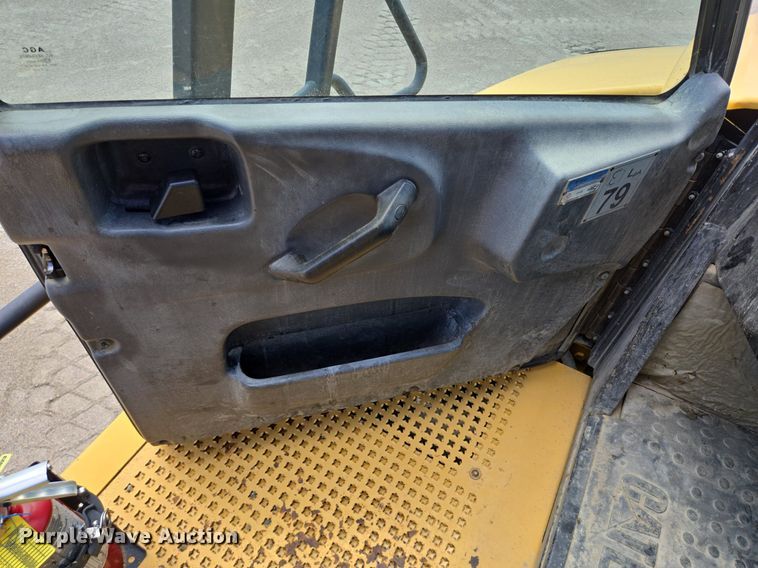 image for item EG9840 2012 Caterpillar 740B haul truck