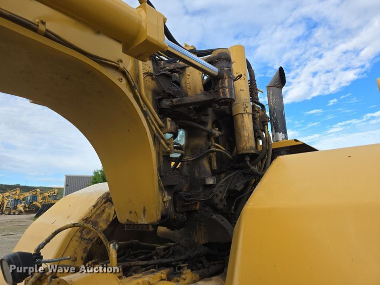 image for item EG9845 2004 Caterpillar 627G conventional scraper 