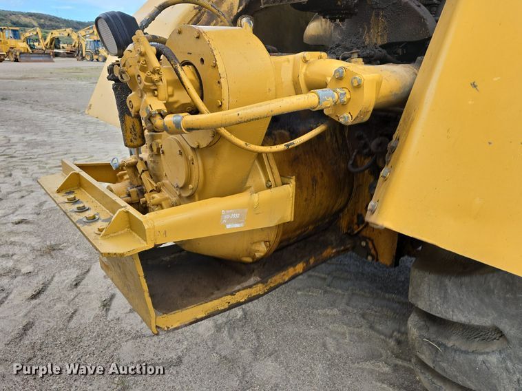 image for item EG9845 2004 Caterpillar 627G conventional scraper 