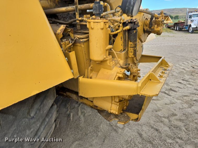 image for item EG9845 2004 Caterpillar 627G conventional scraper 