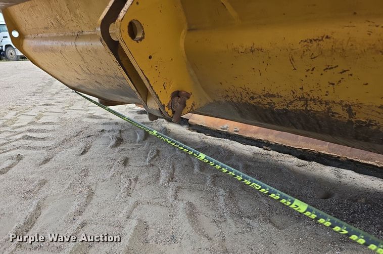 image for item EG9845 2004 Caterpillar 627G conventional scraper 