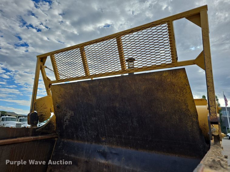 image for item EG9845 2004 Caterpillar 627G conventional scraper 