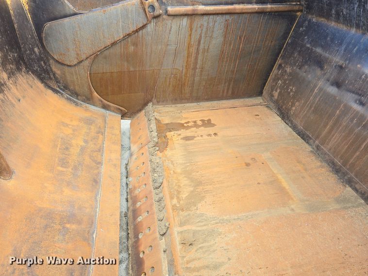 image for item EG9845 2004 Caterpillar 627G conventional scraper 