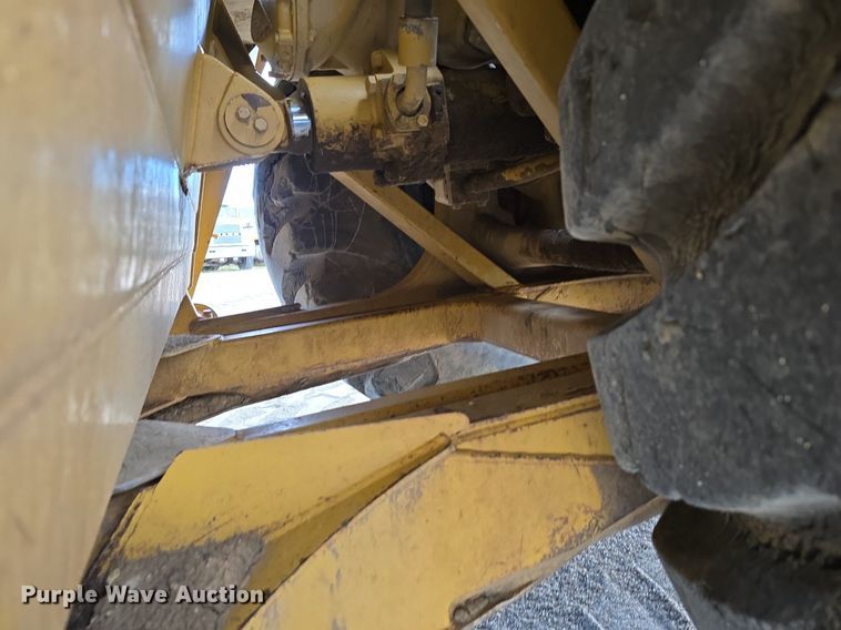 image for item EG9845 2004 Caterpillar 627G conventional scraper 