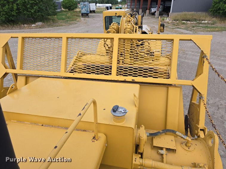 image for item EG9845 2004 Caterpillar 627G conventional scraper 