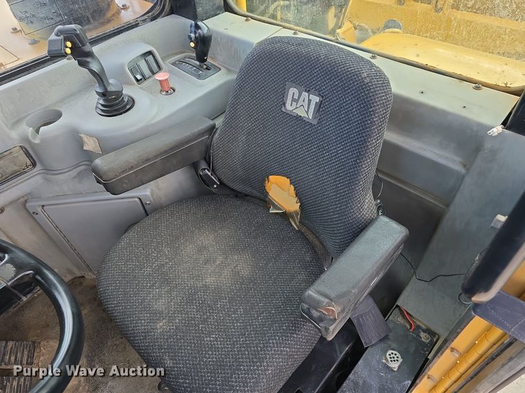 image for item EG9845 2004 Caterpillar 627G conventional scraper 