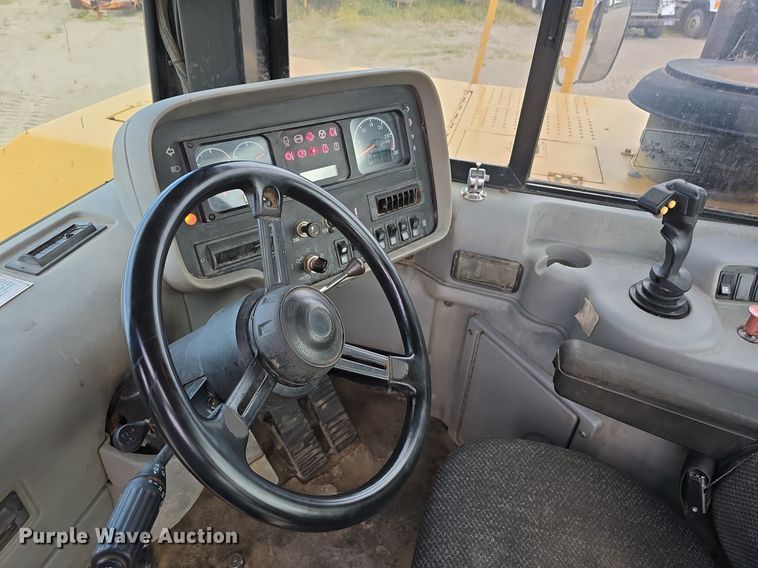 image for item EG9845 2004 Caterpillar 627G conventional scraper 