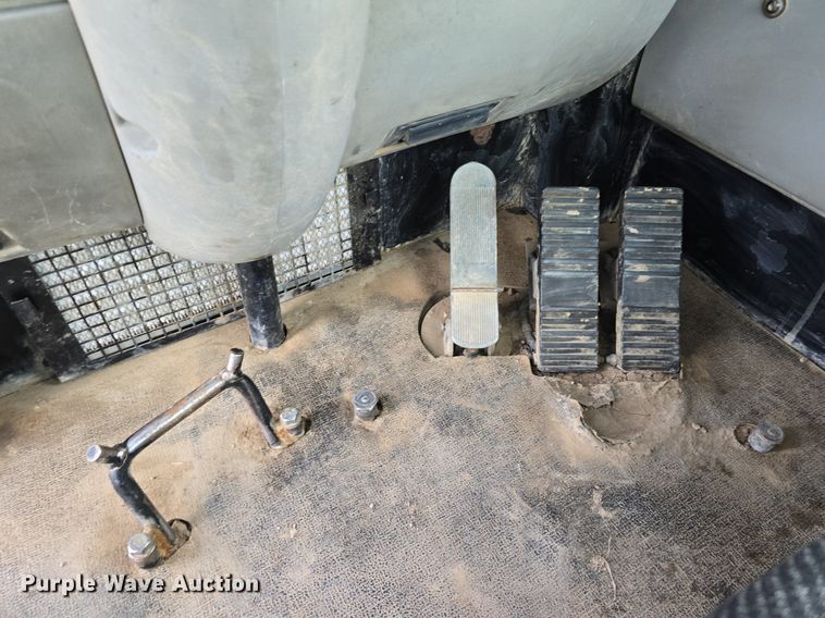 image for item EG9845 2004 Caterpillar 627G conventional scraper 