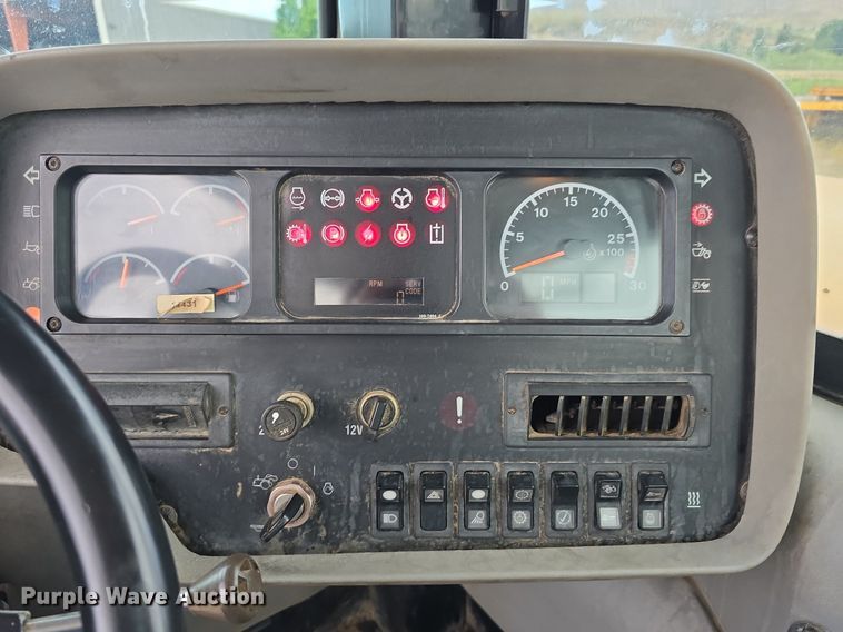 image for item EG9845 2004 Caterpillar 627G conventional scraper 