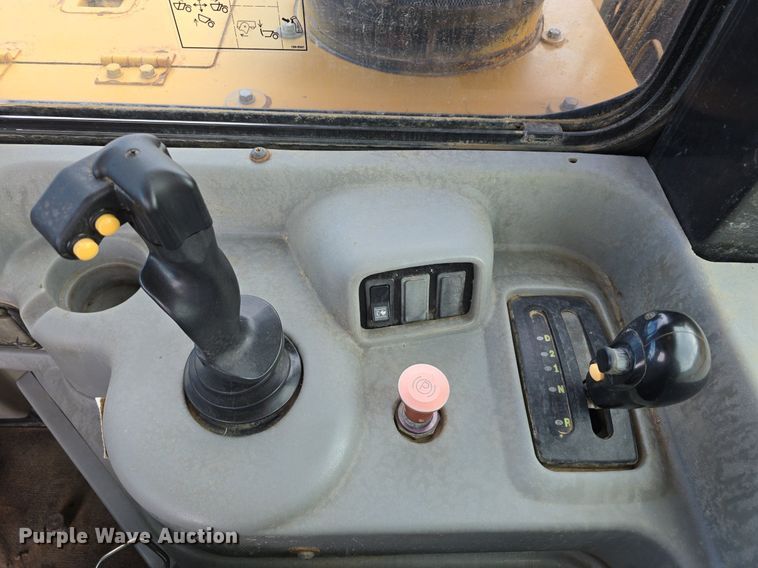 image for item EG9845 2004 Caterpillar 627G conventional scraper 