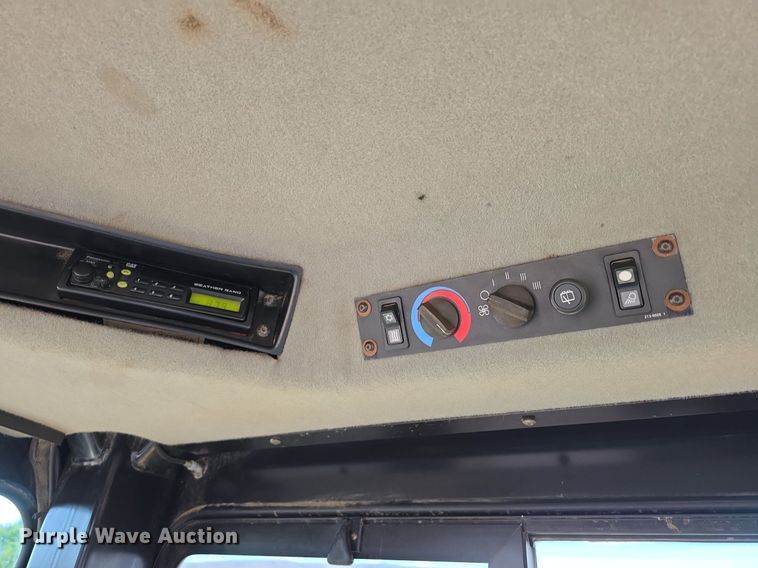 image for item EG9845 2004 Caterpillar 627G conventional scraper 