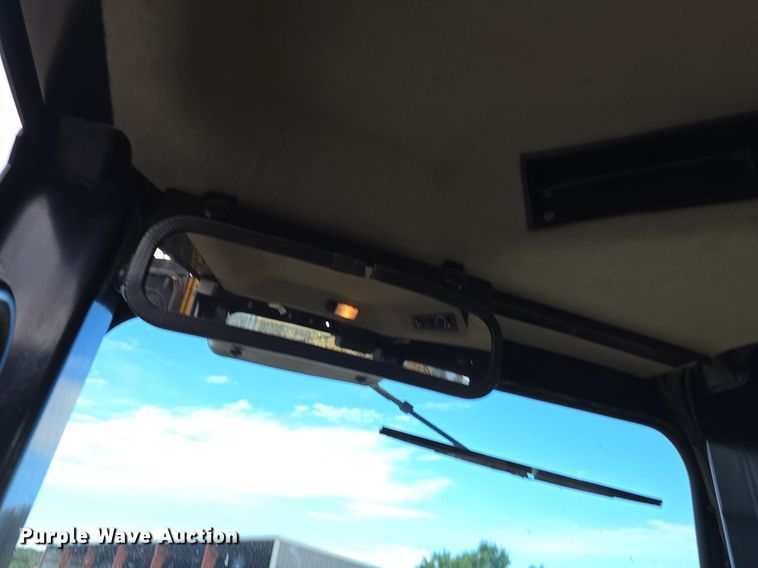 image for item EG9845 2004 Caterpillar 627G conventional scraper 