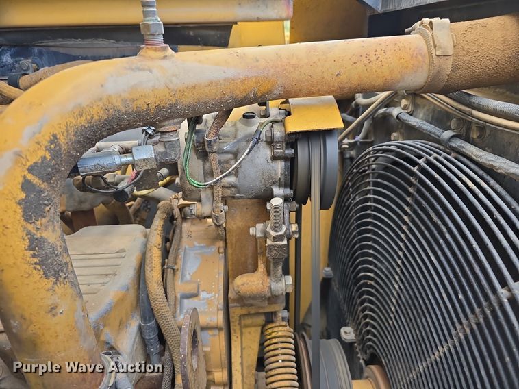 image for item EG9845 2004 Caterpillar 627G conventional scraper 