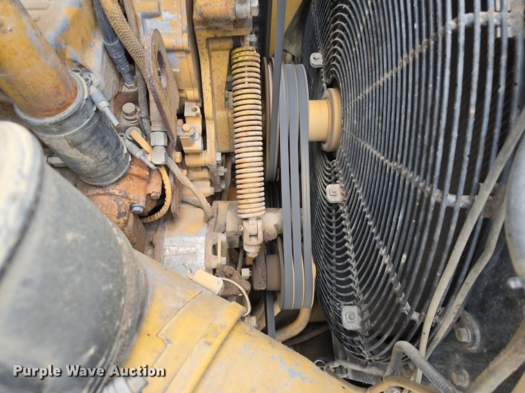 image for item EG9845 2004 Caterpillar 627G conventional scraper 