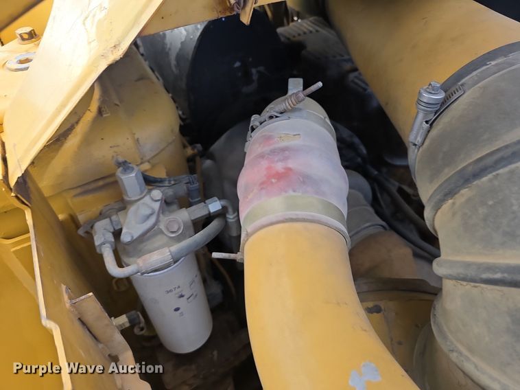 image for item EG9845 2004 Caterpillar 627G conventional scraper 