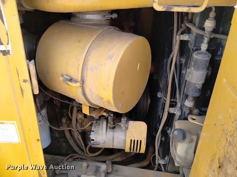 image for item EG9845 2004 Caterpillar 627G conventional scraper 