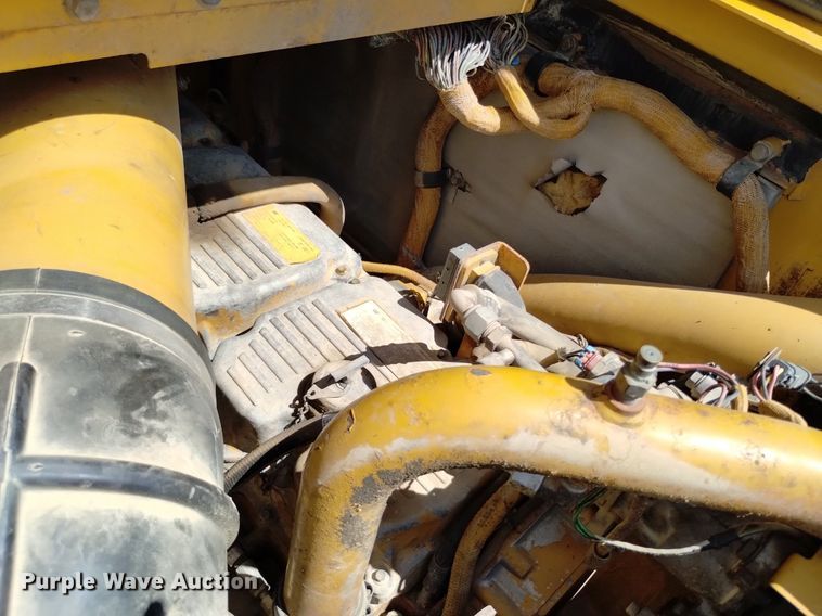 image for item EG9845 2004 Caterpillar 627G conventional scraper 