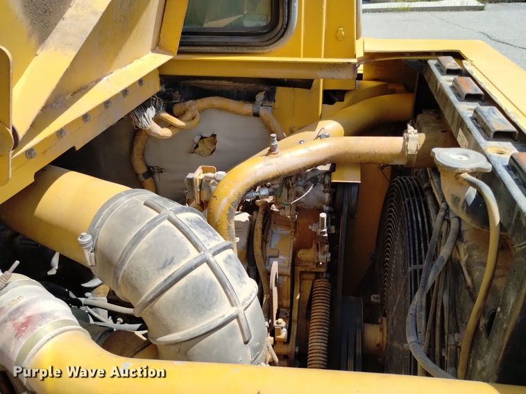 image for item EG9845 2004 Caterpillar 627G conventional scraper 